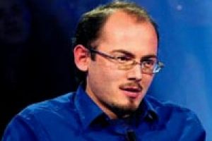 Başarıli iki yarışmacı risk alsalar milyonerdi!
