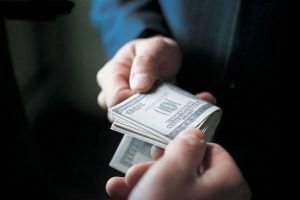 R&uuml;şvet teklif eden T&uuml;rk'e 47 bin dolar