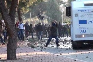 &Uuml;niversitede eyleme polis m&uuml;dahalesi