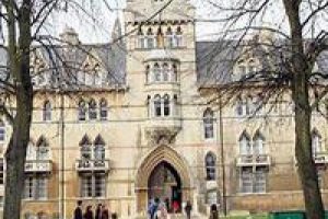 Oxford'da K&uuml;rt&ccedil;e derse yoğun ilgi