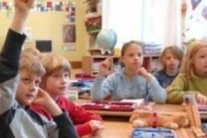 4 yaşındaki &ccedil;ocuklara dil sınavı yok