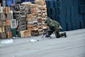 Bomba s&uuml;s&uuml; verilen paket imha edildi