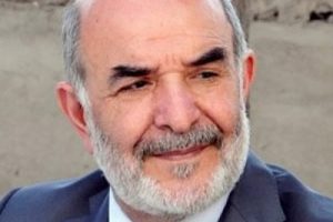 &Uuml;nl&uuml; k&ouml;şe yazarı istifa etti!