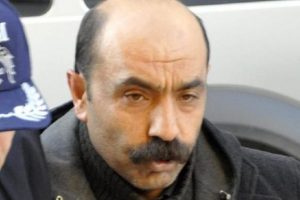 &Ouml;ğretmene ter&ouml;r &ouml;rg&uuml;t&uuml; &uuml;yesi iddiasıyla tutuklama