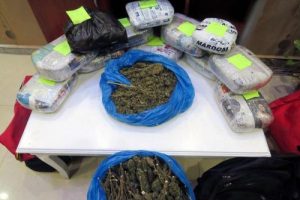 2 ayrı operasyon: 41 kilo esrar, 2 tabanca