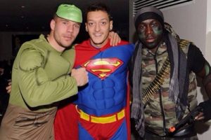 Mesut &Ouml;zil 'Superman' oldu!