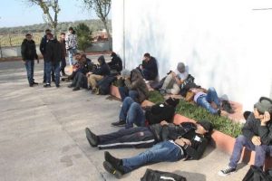 37 m&uuml;lteci son anda kurtarıldı