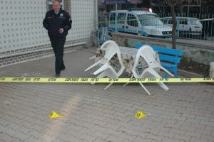 Sokak ortasında akrabasına kurşun yağdırdı