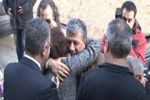 Mustafa Balbay alkışlarla karşılandı