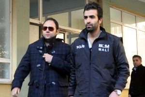 &Uuml;&ccedil; bakan oğluna tutuklama talebi