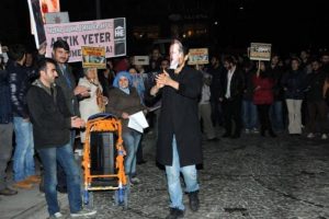 Uyarlama t&uuml;rk&uuml;yle yolsuzluk tepkisi
