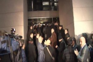 Serbest bırakılanlar sevin&ccedil;le karşılandı