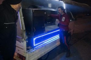 Bı&ccedil;aklanan kokore&ccedil;&ccedil;i, tezgahını bırakmak istemedi