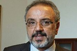 Adaylığını a&ccedil;ıkladı!