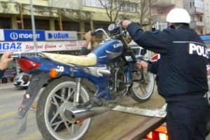 Plakasız motosikletler toplatılıyor