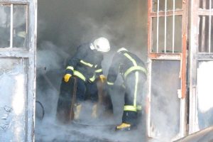 Mobilya d&uuml;kkanında &ccedil;ıkan yangın korkuttu