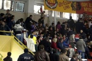 Tekerlekli sandalye basketbol ma&ccedil;ında kavga!