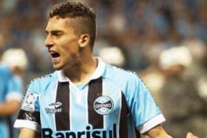 Alex Telles resmen imzaladı!