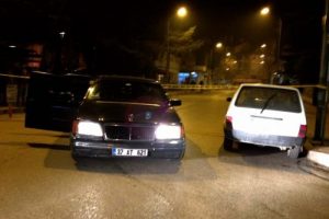 Seyir halindeki otomobile ateş a&ccedil;tılar