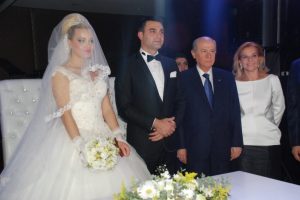 Bah&ccedil;eli, nikah şahitliği yaptı