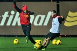 Melo antrenmana &ccedil;ıkmadı