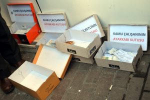 Bursa'da ayakkabı kutulu eylem