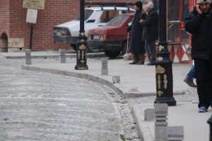 Magandalar baba taşlarını hedef aldı