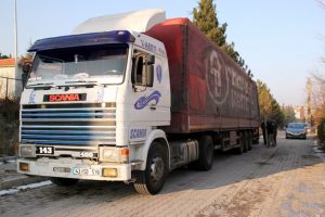 Pekmez y&uuml;kl&uuml; TIR'dan ka&ccedil;ak sigara &ccedil;ıktı