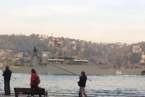 Rus savaş gemileri boğazdan ge&ccedil;ti