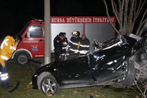 Aşırı hız kaza getirdi