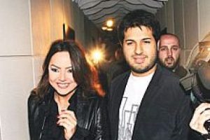 Ebru G&uuml;ndeş eşini ziyaret etti ama...