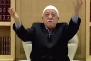Beddua d&ouml;ner s&ouml;yleyeni vurur
