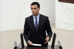 Ş&uuml;k&uuml;r'&uuml;n istifası komisyonda &uuml;ye kaybettirdi