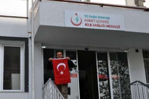 T&uuml;rk bayrağına &ccedil;irkin saldırı