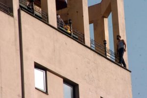 İntihara kalkışan genci polis ikna etti