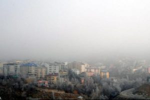 Şehrin &uuml;zerine sis &ccedil;&ouml;kt&uuml;