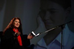 Sabahat Akkiraz'dan Halam Geldi filmine m&uuml;zikli destek