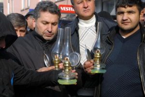 Esnaf elektrik kesintilerinden şikayet&ccedil;i