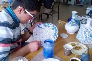 Engelliler &uuml;rettikleri &ccedil;inileri  satıyor
