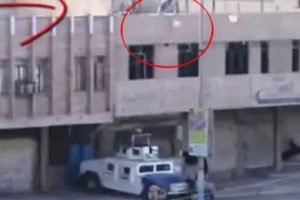 Polislerin &uuml;zerine bomba attı
