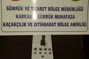 Suriyeli kadının &ccedil;antasından tarihi eser &ccedil;ıktı