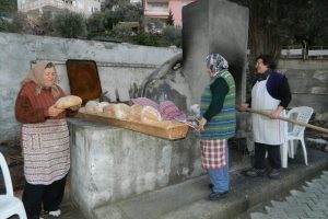 Bursa'da kara fırınlar yeniden t&uuml;t&uuml;yor