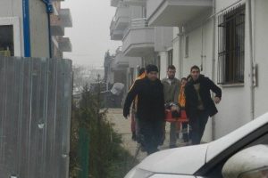 Uydu anteni takarken d&uuml;şt&uuml;