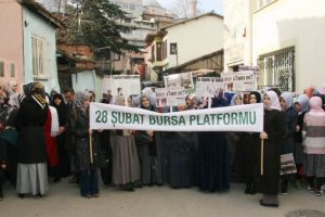 Bursa'da İmam Hatip Lisesi'nde 28 Şubat eylemi