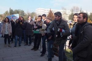 &Uuml;niversite &ouml;ğrencilerinden yumurtalı protesto