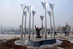 Uludere'de &ouml;lenler i&ccedil;in anıt yapıldı