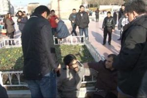 Taksim'de zincirli protesto