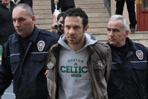 Tutuklanan futbolcu ka&ccedil;maya &ccedil;alıştı