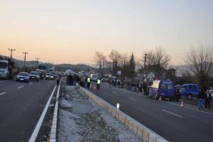 &Ouml;ğrenci servisi devrildi: 5 yaralı