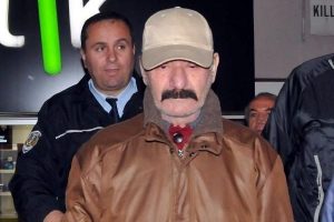 Emekli başkomiser 'ambulans gelmedi' diye havaya ateş etti